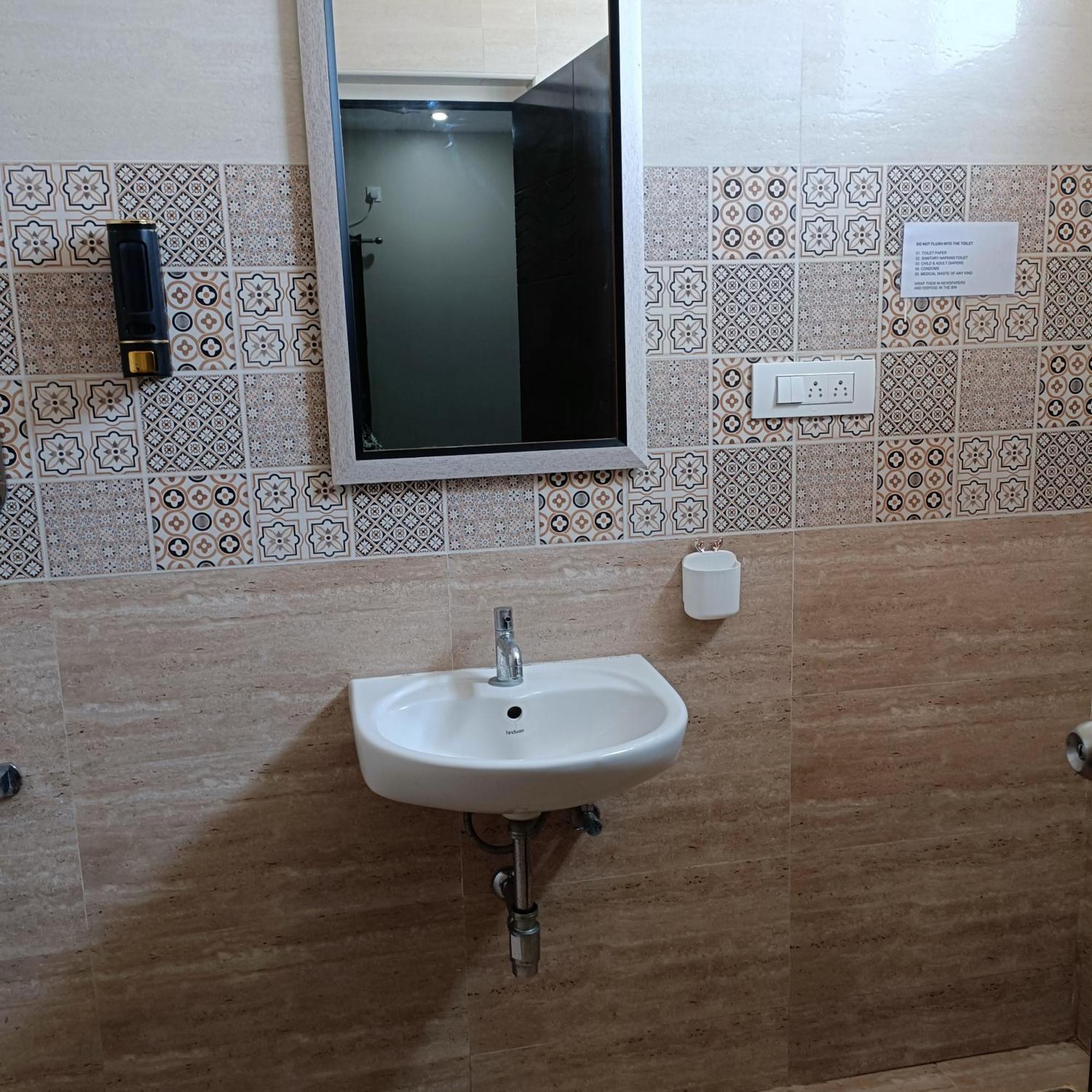 Sukrithi Premium Serviced Apartment - F2 Chennai Bagian luar foto
